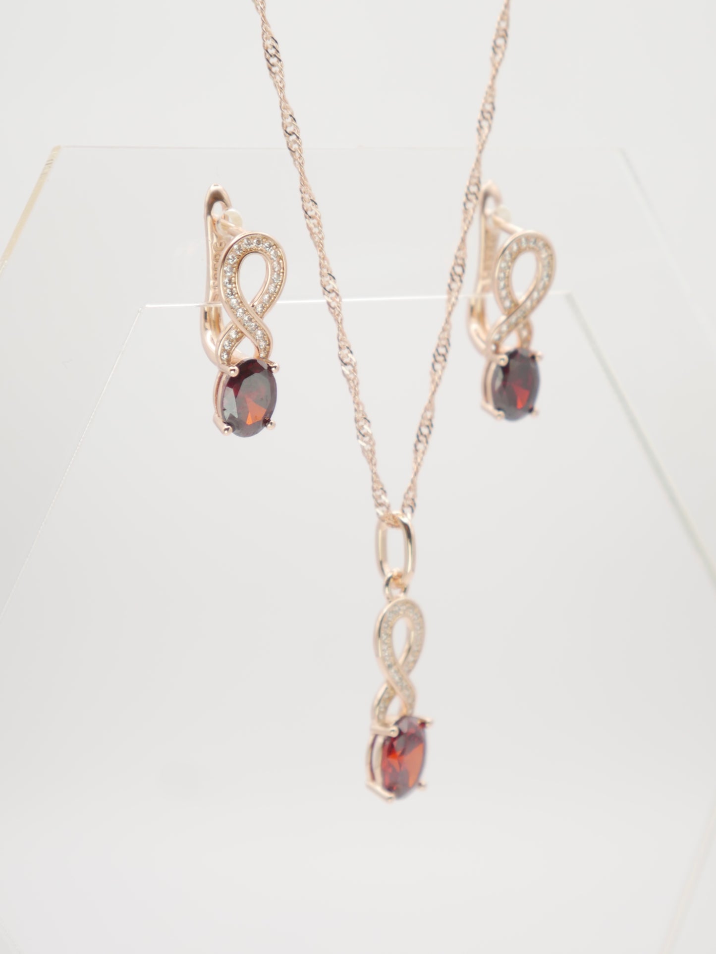 Auskari "Endless Love"