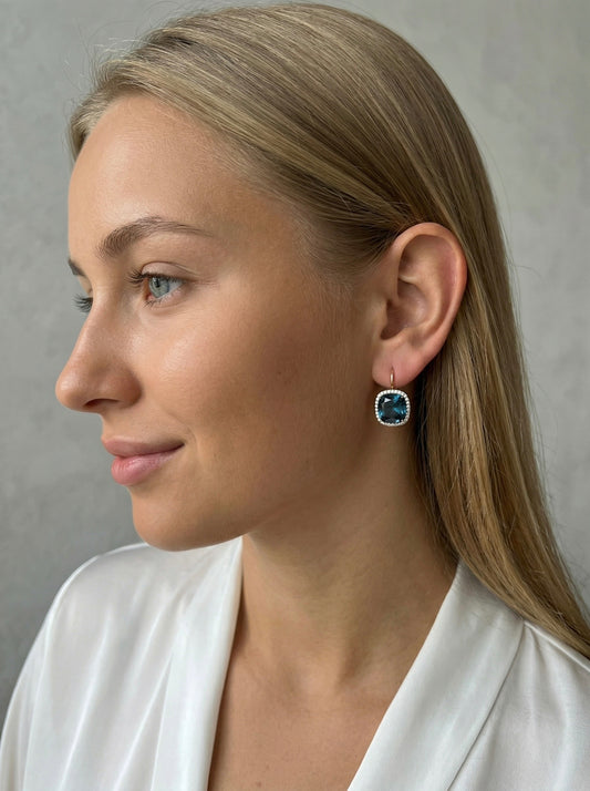 Apzeltīti auskari ar kristāliem - "Classy Blue" | Ameno Accessories Latvija | Augstākās kvalitātes bižutērija