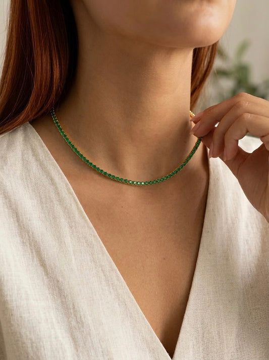 Tennis stila kaklarota ar zaļiem kristāliem - Ameno.lv