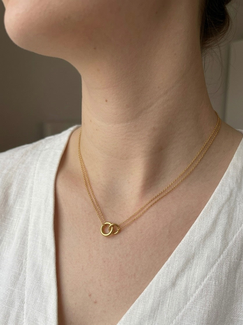 Apzeltīta ķirurģiskā tērauda kaklarota “Infinity Link”