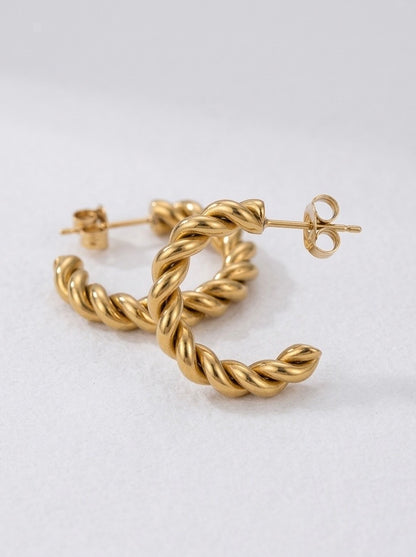 Apzeltīti auskari “Twisted Gold” | Premium klases biżutẽrija