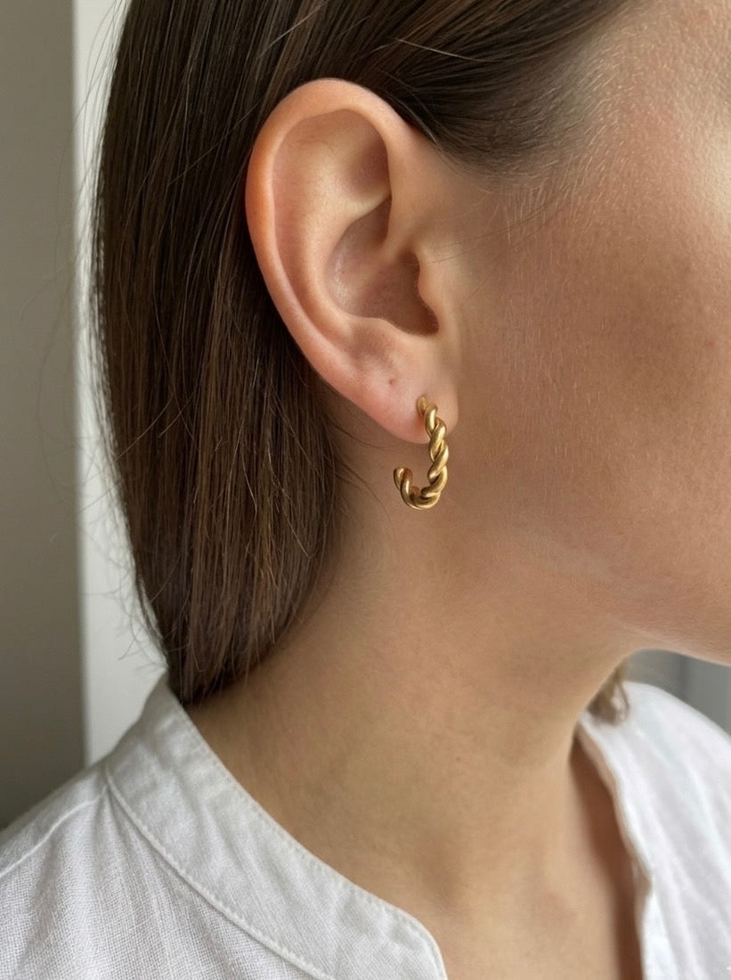 Auskari “Twisted Gold” | Ameno.lv rotaslietas