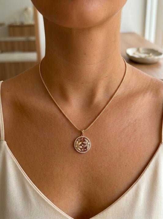 Apzeltīta kaklarota “Twilight Bloom” | Ameno.lv rotaslietas