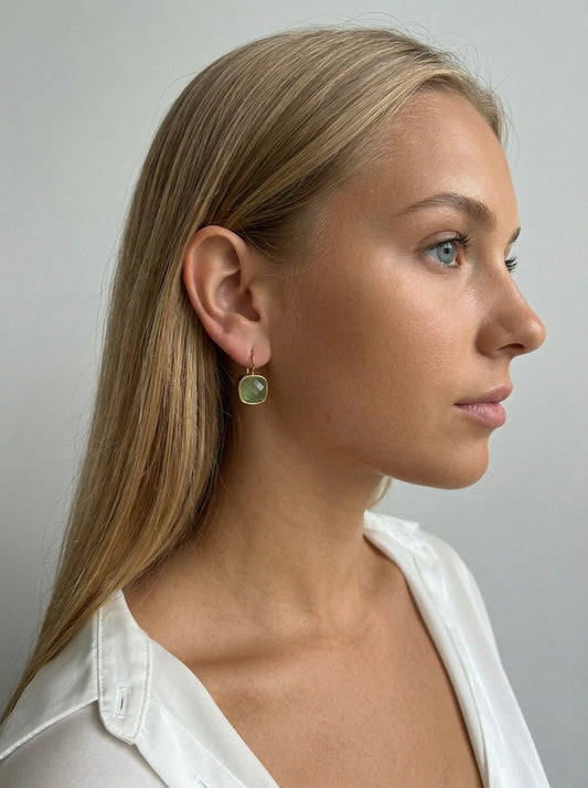 Apzeltiti auskari "Charming Light Green" - Ameno.lv premium bižutērija