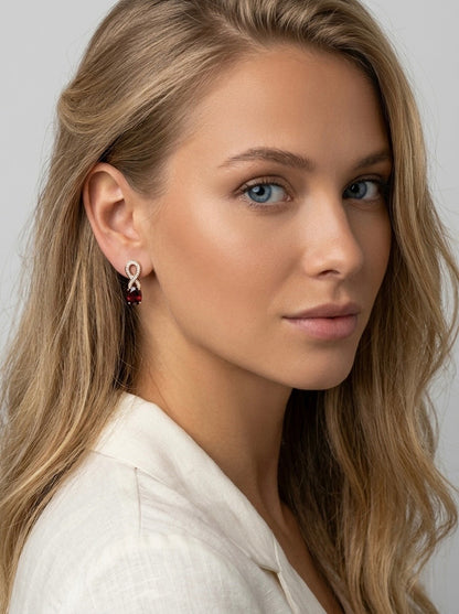 Auskari "Endless Love" ar rubīnkrāsas kristālu - Ameno rotaslietu veikals