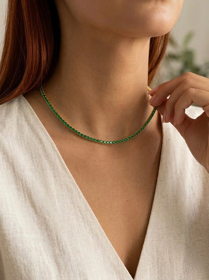 Tennis stila kaklarota ar zaļiem kristāliem - Ameno.lv